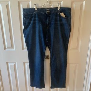 Levi's 314 Shaping Straight Mid Rise Jeans